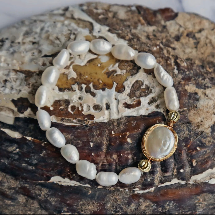CC COIN PEARL SURROUNDED WITH FRESHWATER PEARLS - 7-8mm stretch bracelet