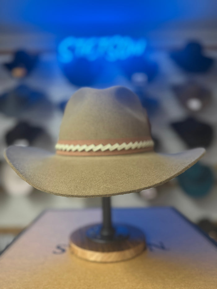 Charlie Horse "Road Runner" Lainey Wilson Western Hat
