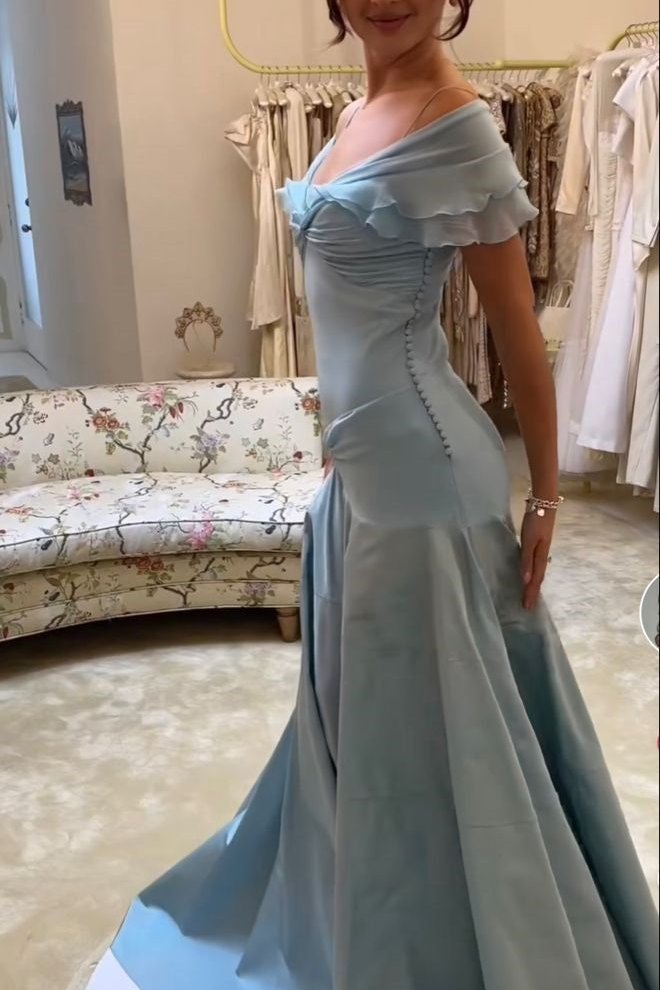 Elegant Off-Shoulder V-Neck Satin Pleated Prom Evening Dress with Train