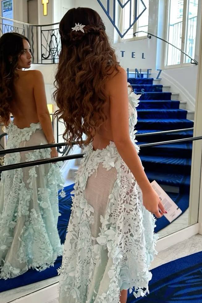 Gorgeous A-Line Halter Lace Appliques Sleeveless Long Prom Dress