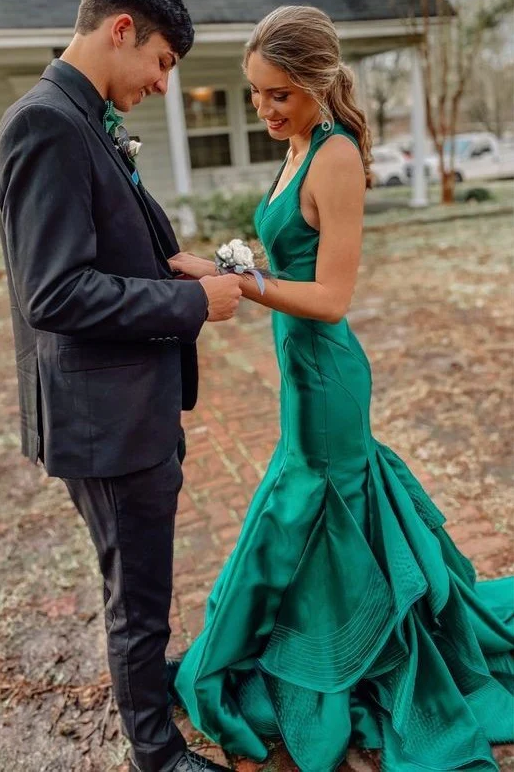 Green Halter V-Neck Mermaid Satin Pleated Long Formal Prom Dress