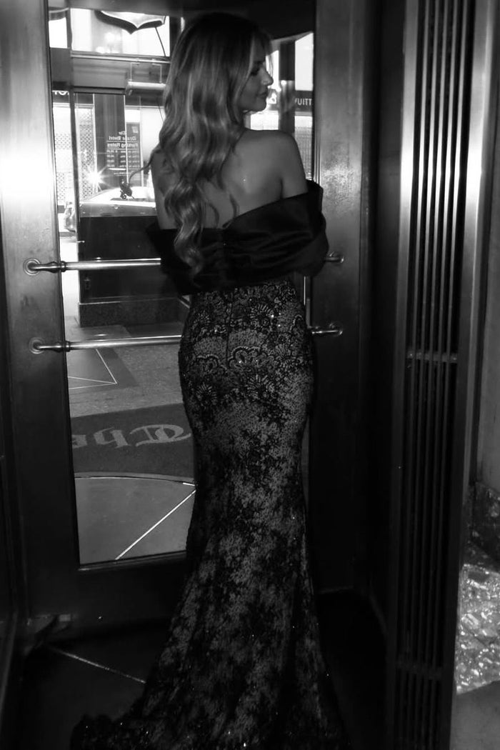 Off-Shoulder Black Appliques Mermaid Lace Long Prom Dress