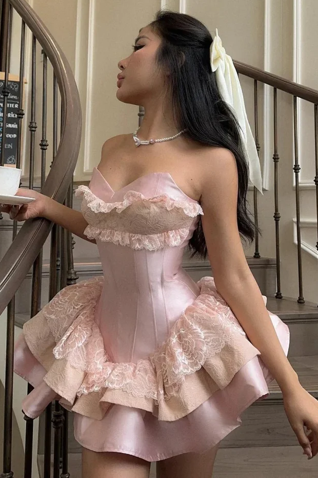 Pink Strapless A-Line Sweetheart Puffy Short Party Homecoming Dress with Lace Appliques