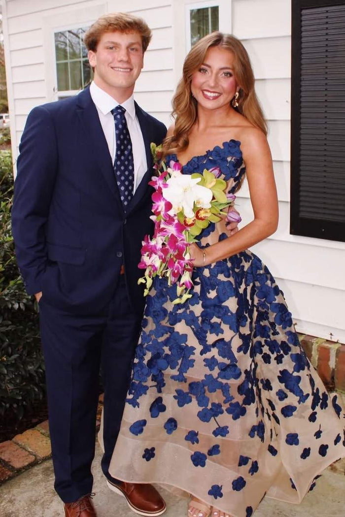 Stunning A-Line Strapless V-Neck Appliques Empire-Waist Prom Dress