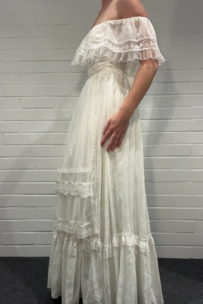 Vintage Off-Shoulder A-Line Empire-Waist Elegant Lace Long Prom Dress