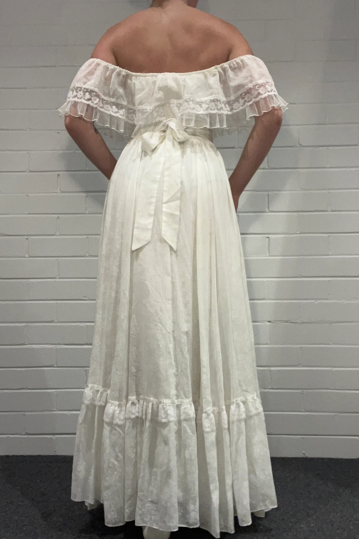 Vintage Off-Shoulder A-Line Empire-Waist Elegant Lace Long Prom Dress