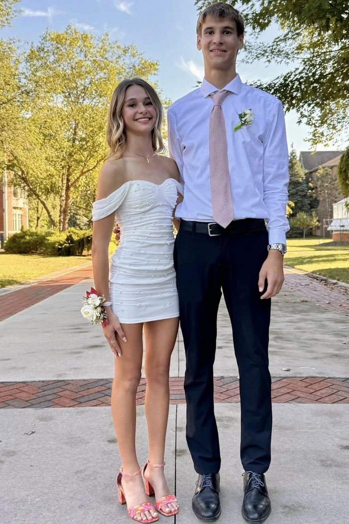 White Off-Shoulder Pearls Sweetheart Pleats Tight Short Homecoming Dress