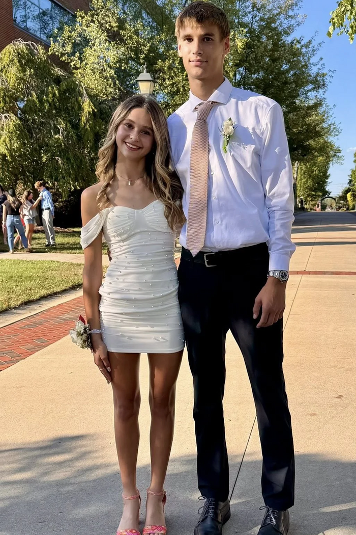 White Off-Shoulder Pearls Sweetheart Pleats Tight Short Homecoming Dress