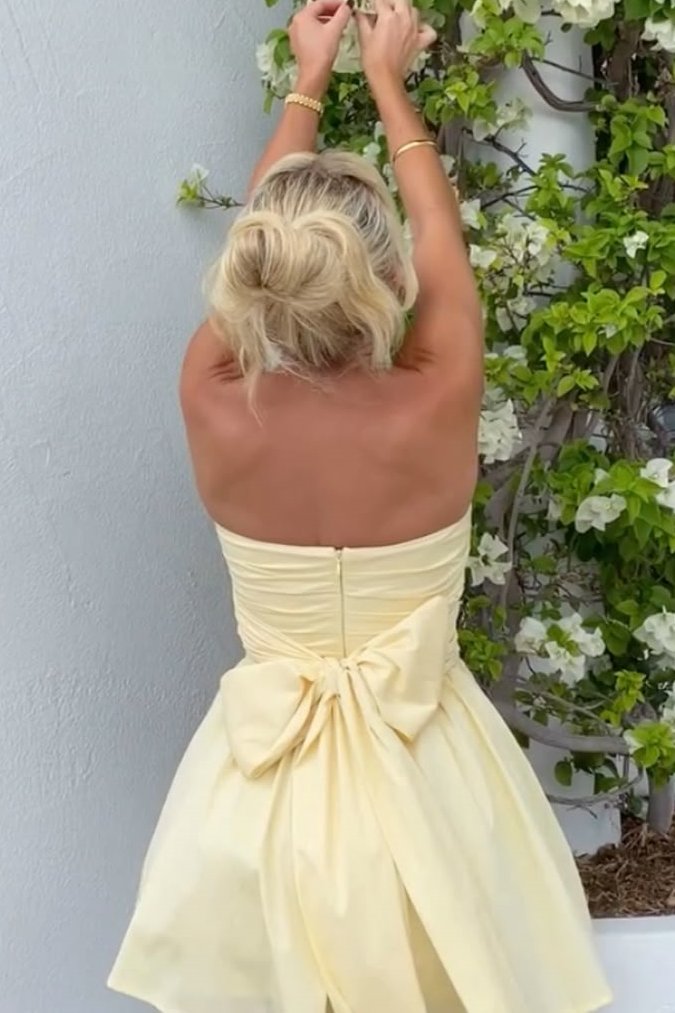 Yellow A-Line Strapless Empire-Waist Pleats Sleeveless Homecoming Dress