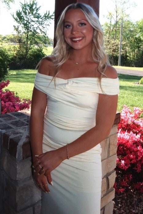 Yellow Off-Shoulder Twist Pleats Satin Fitted Long Prom Party Dress