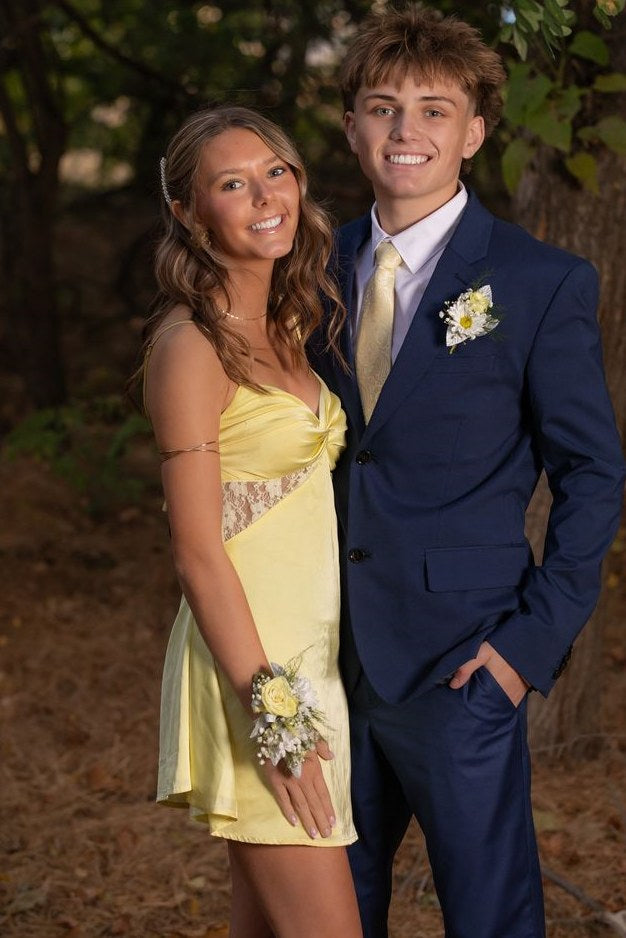 Yellow Spaghetti Straps V-Neck Twist Mini/Short Homecoming Party Dress with Lace