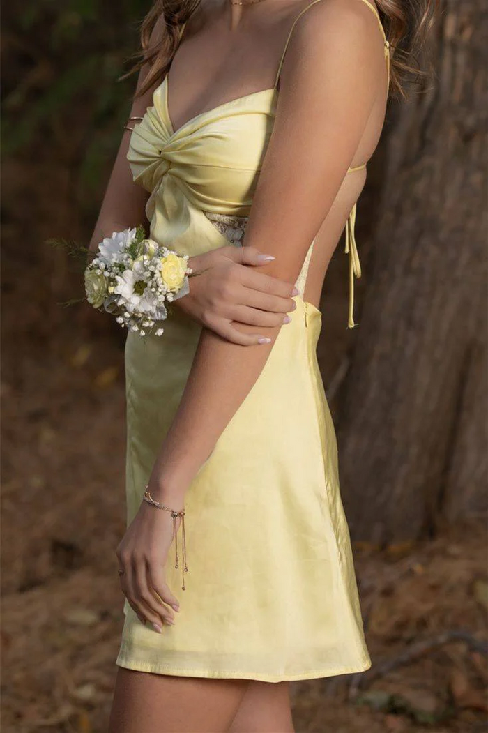 Yellow Spaghetti Straps V-Neck Twist Mini/Short Homecoming Party Dress with Lace