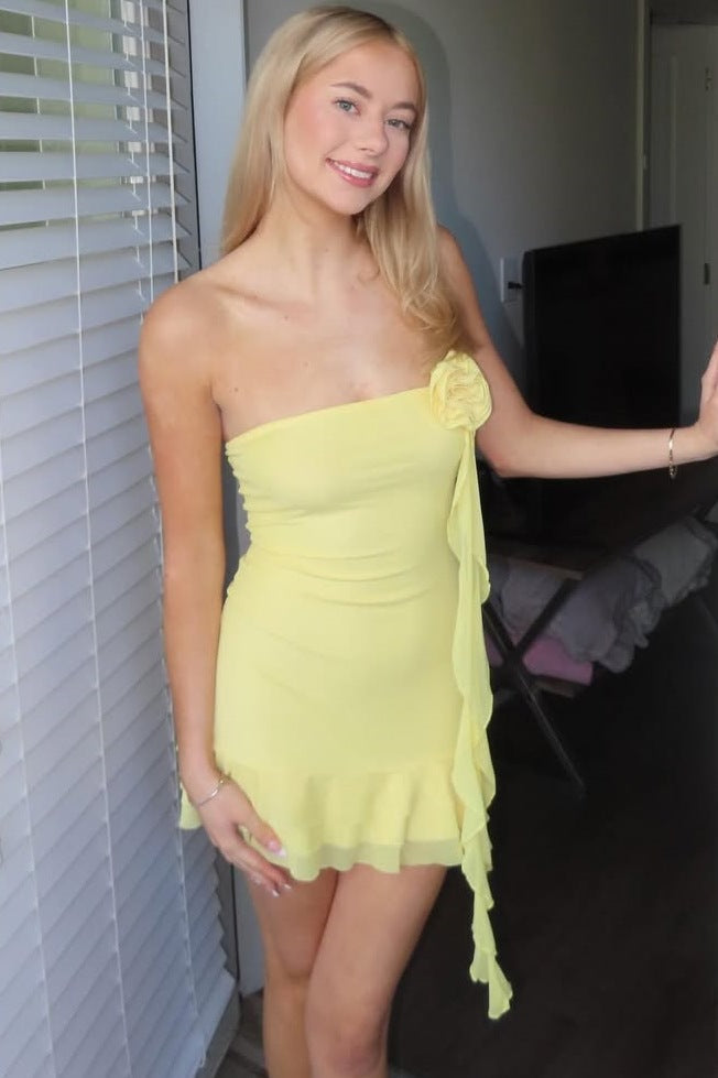 Yellow Strapless Scoop Neck Ruffles Short Homecoming Party Dress